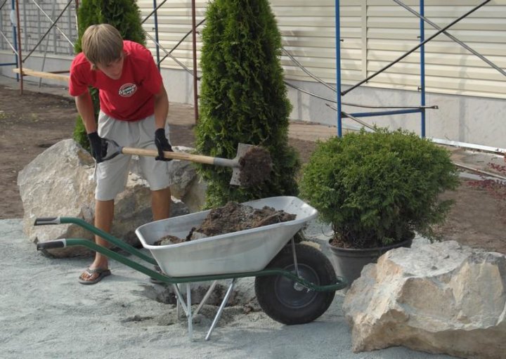 Требуется помощник по хозяйству в загородный